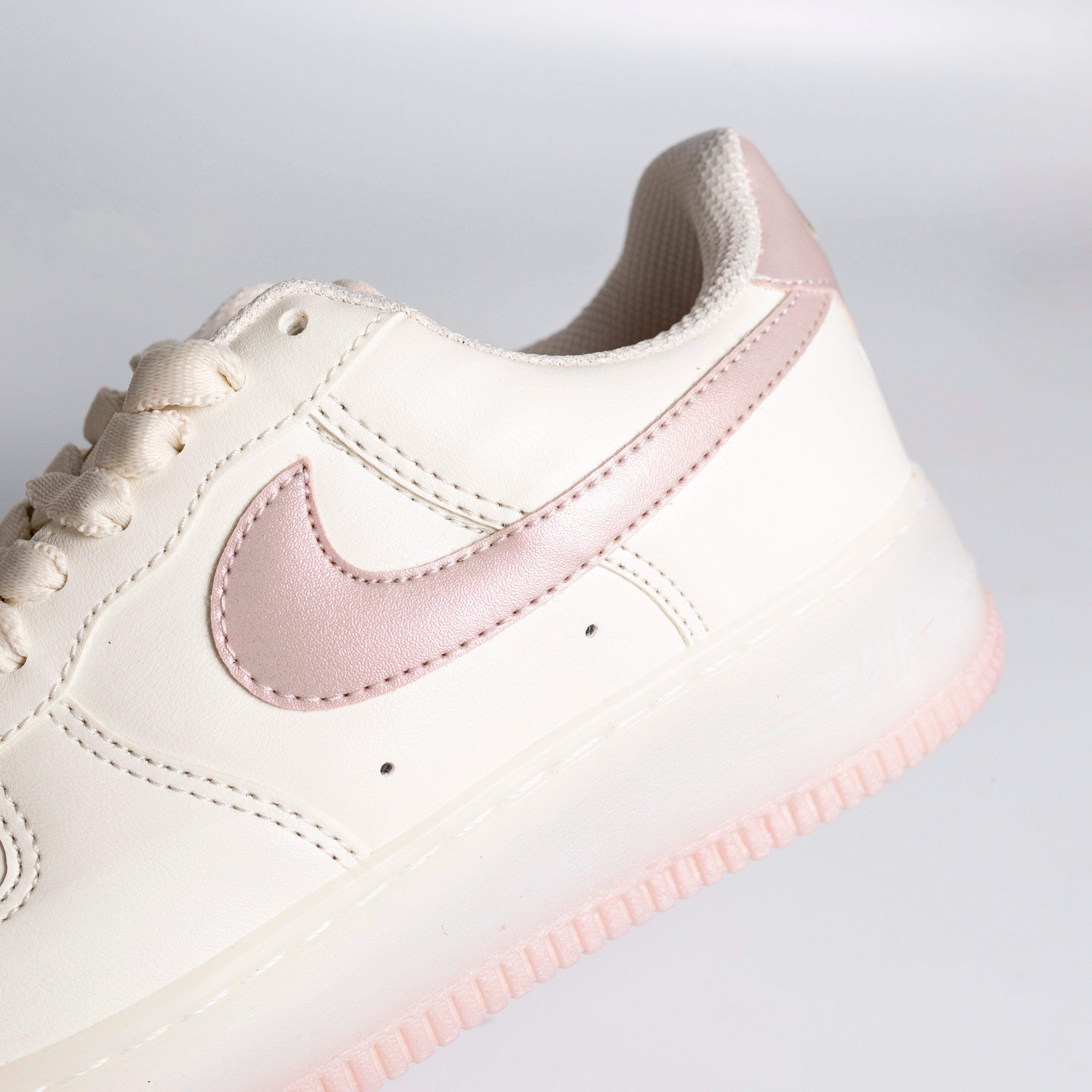 AF1 Branco e Rosa brilhante