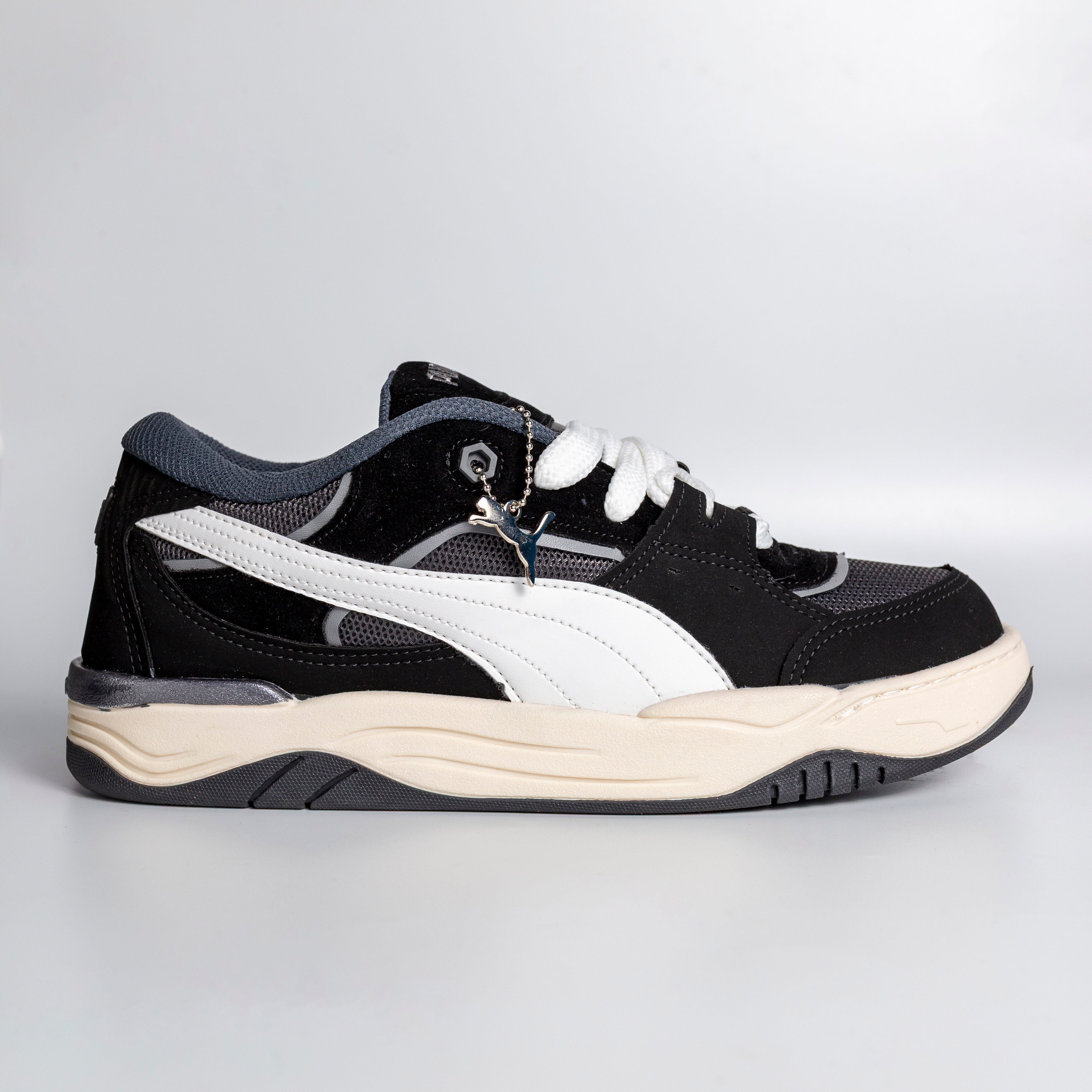 PM 180 Black White (Lançamento)