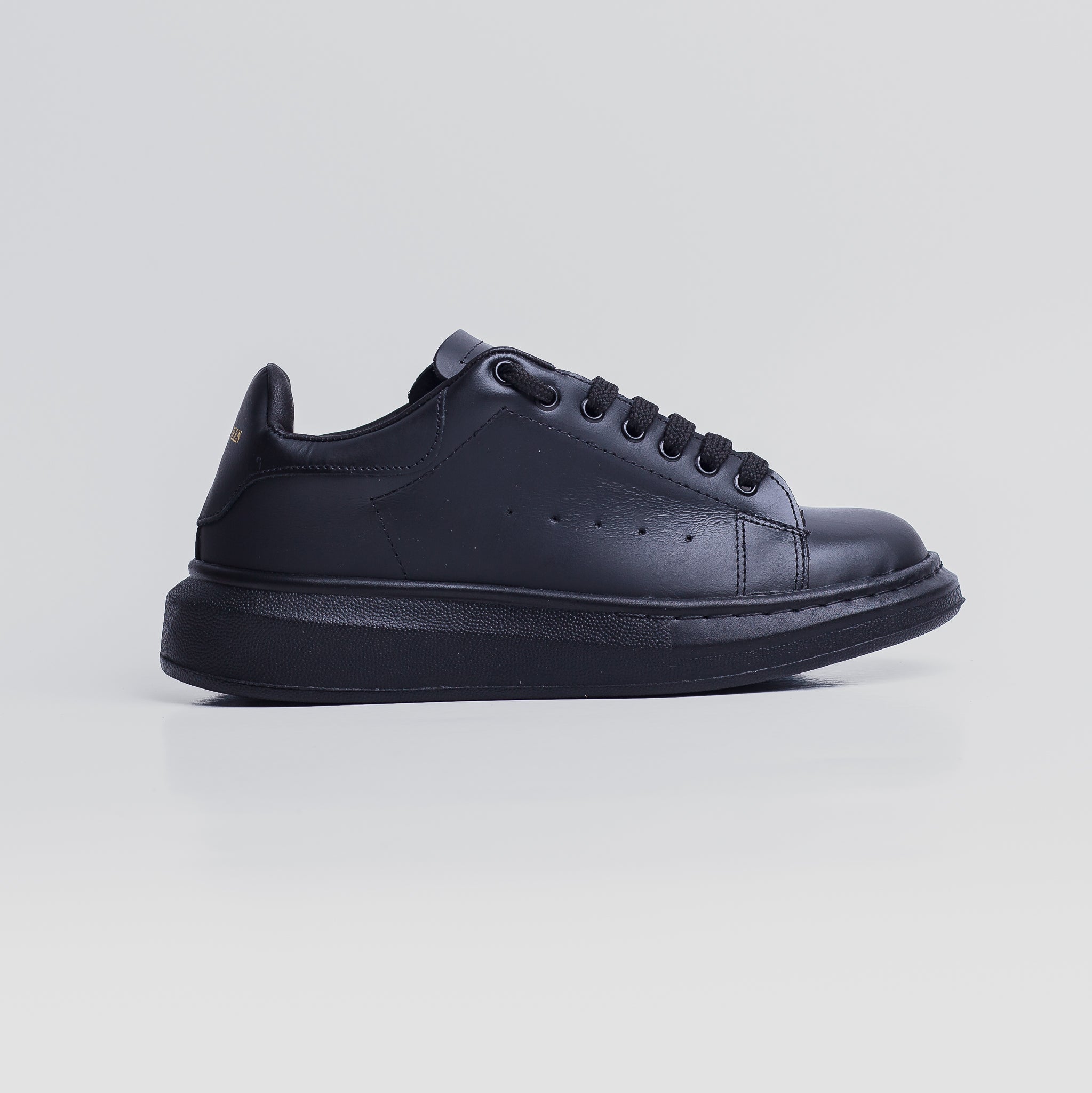 Mac Queen | All Black