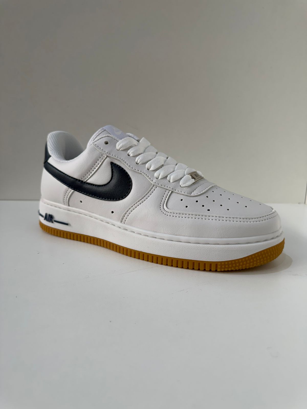 AF1 Branco/Marinho/Caramelo