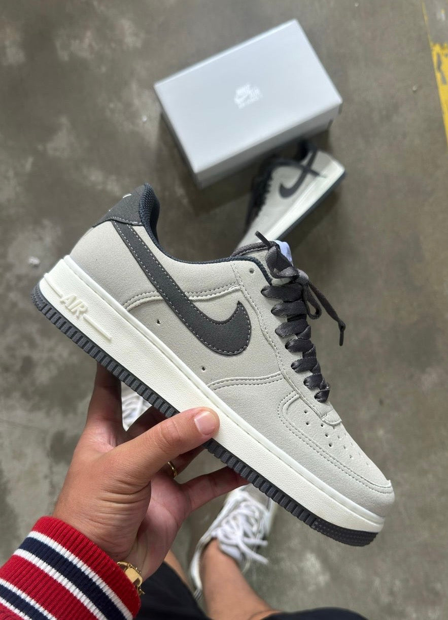 AF1 Cinza Claro e Preto (Modelo 2026)