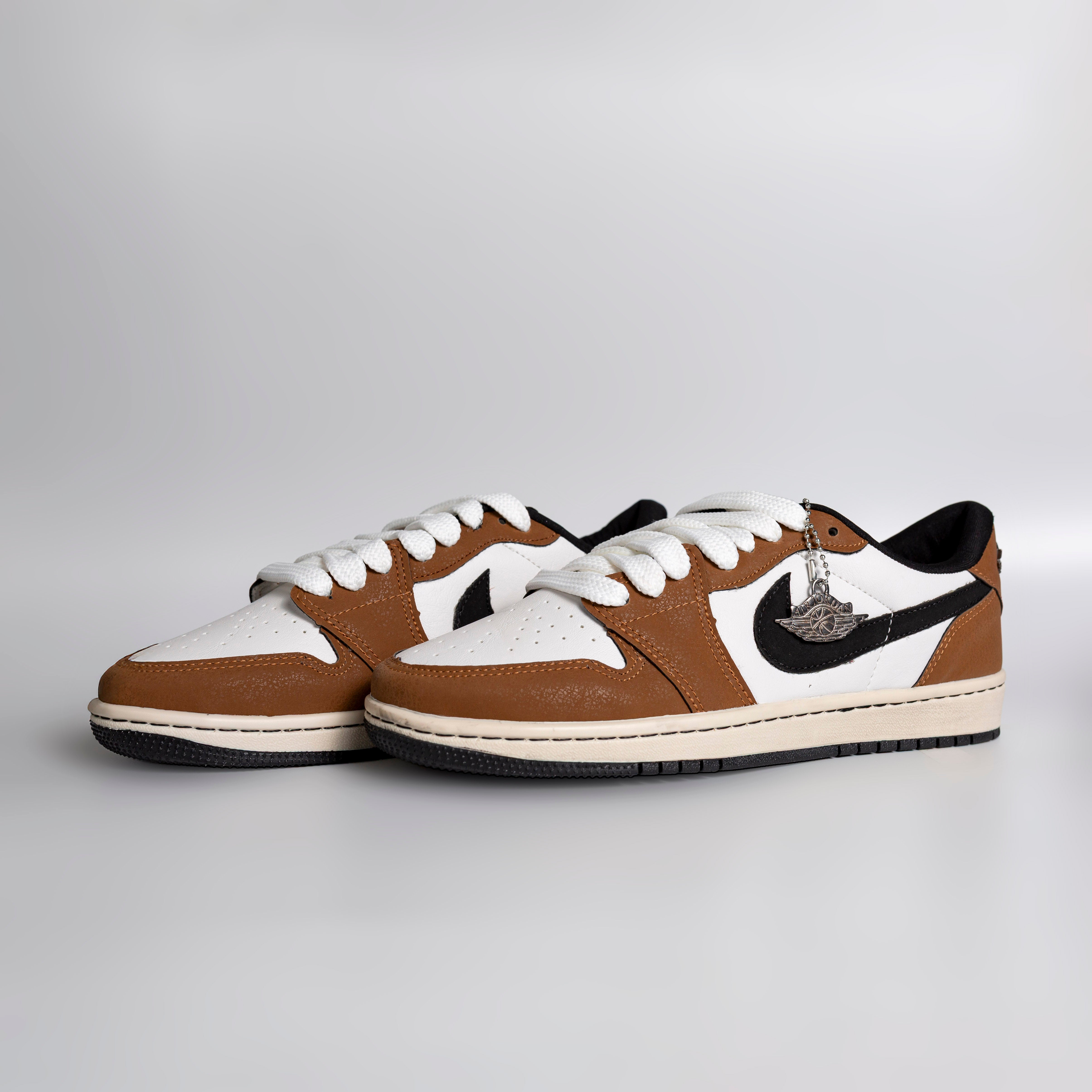 NK Air Jordan Low Mocha (Edição limitada)