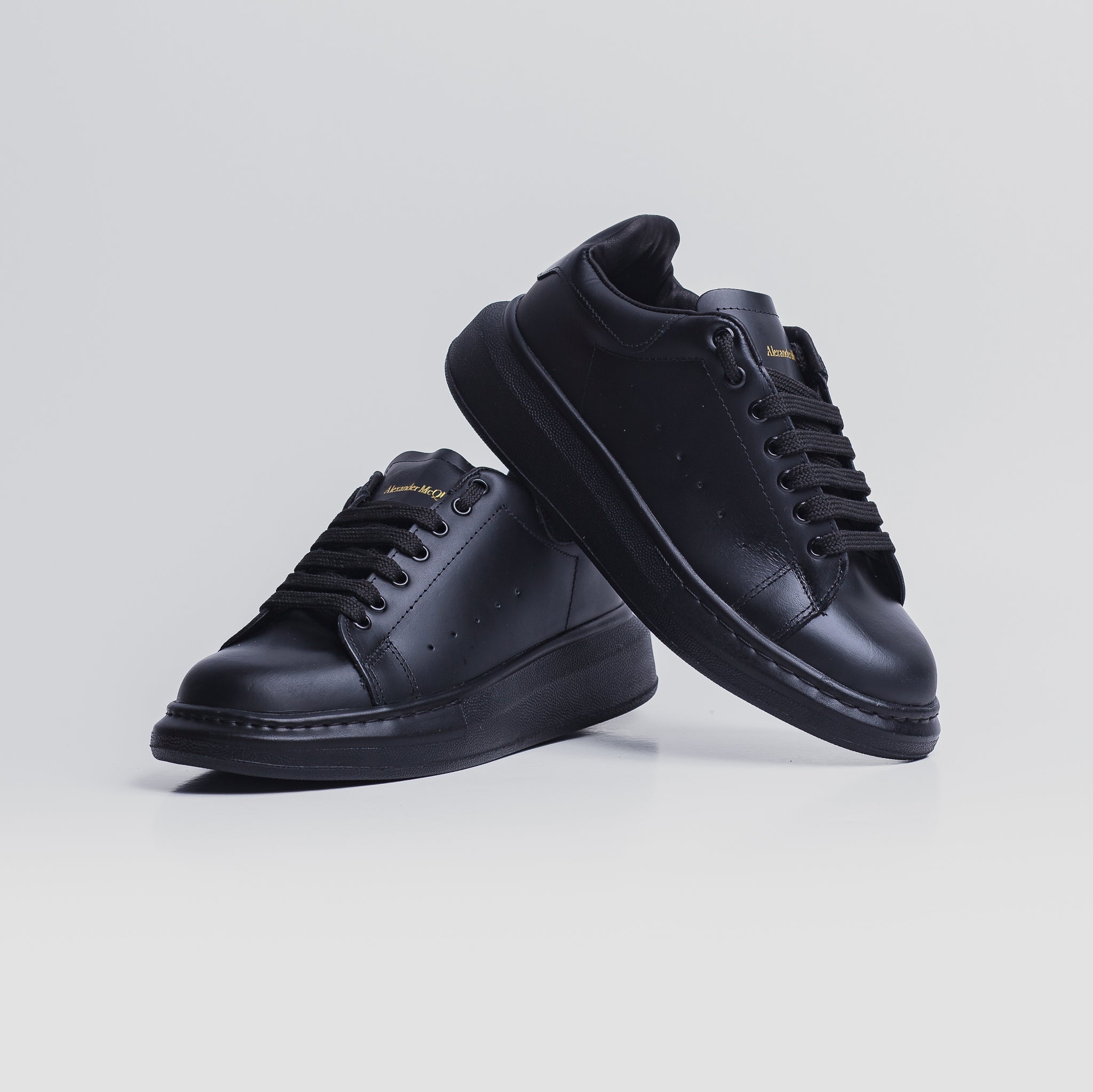 Mac Queen | All Black