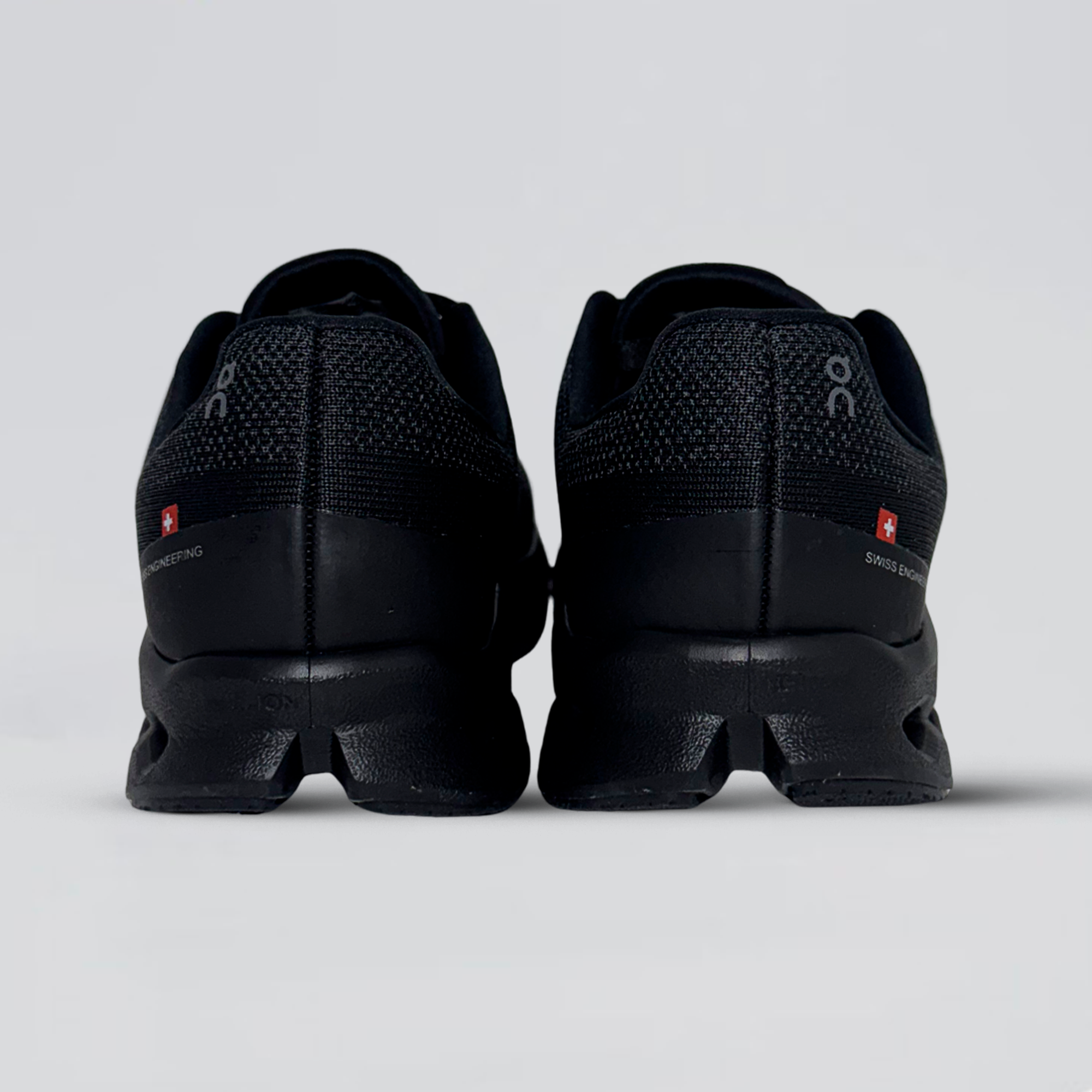 ON Cloudtilt All black